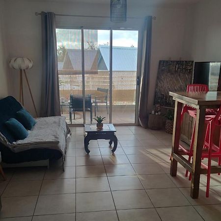 Location Saisonniere Meublee F2 St Leu Face Ocean A 1 Min Plage Appartement Saint-Leu Buitenkant foto