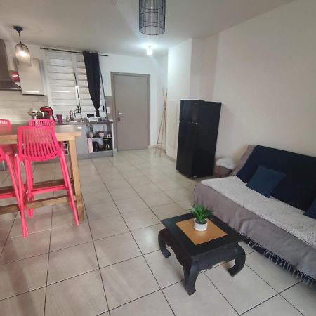 Location Saisonniere Meublee F2 St Leu Face Ocean A 1 Min Plage Appartement Saint-Leu Buitenkant foto