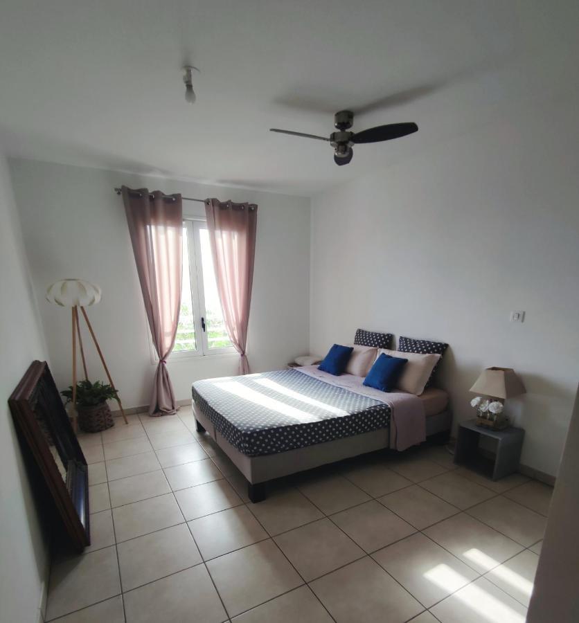 Location Saisonniere Meublee F2 St Leu Face Ocean A 1 Min Plage Appartement Saint-Leu Buitenkant foto
