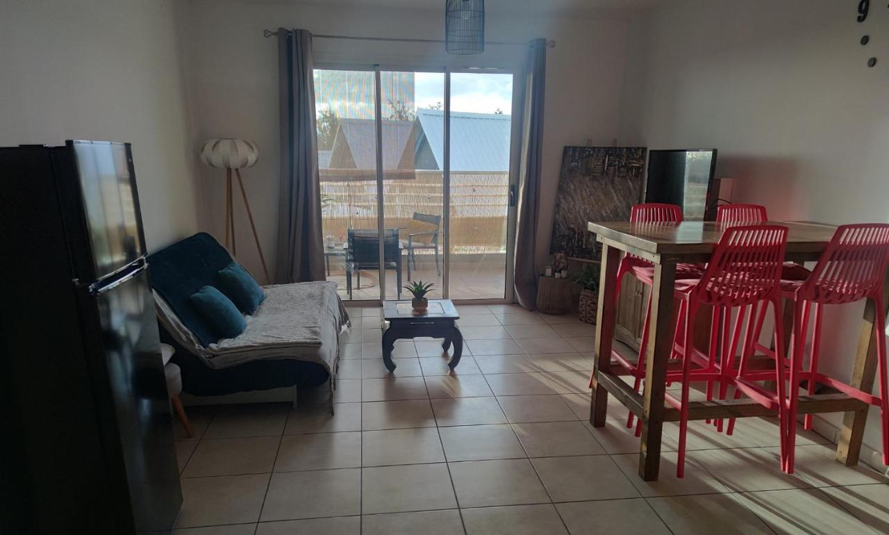 Location Saisonniere Meublee F2 St Leu Face Ocean A 1 Min Plage Appartement Saint-Leu Buitenkant foto