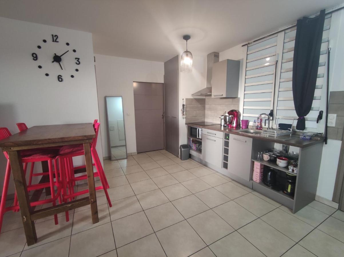 Location Saisonniere Meublee F2 St Leu Face Ocean A 1 Min Plage Appartement Saint-Leu Buitenkant foto